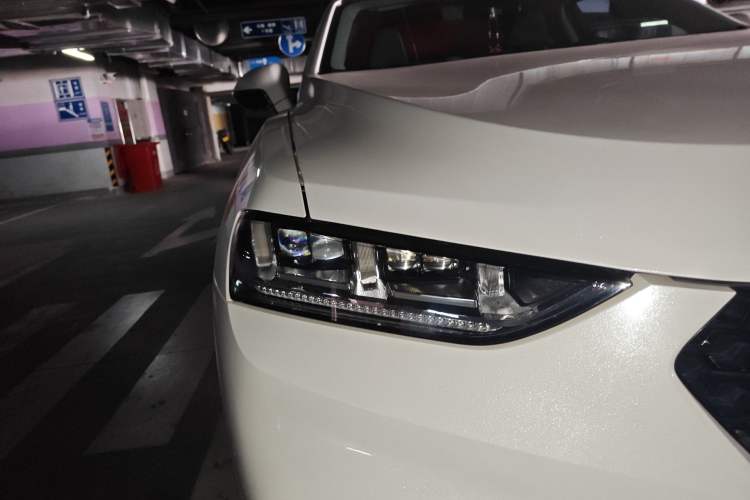 Used Wey VV7 2017 2.0T Ultra-Luxury Version Right Front Headlight