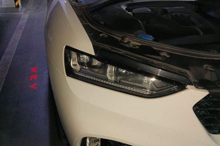 Used Wey VV7 2017 2.0T Flagship Model Right Front Headlight