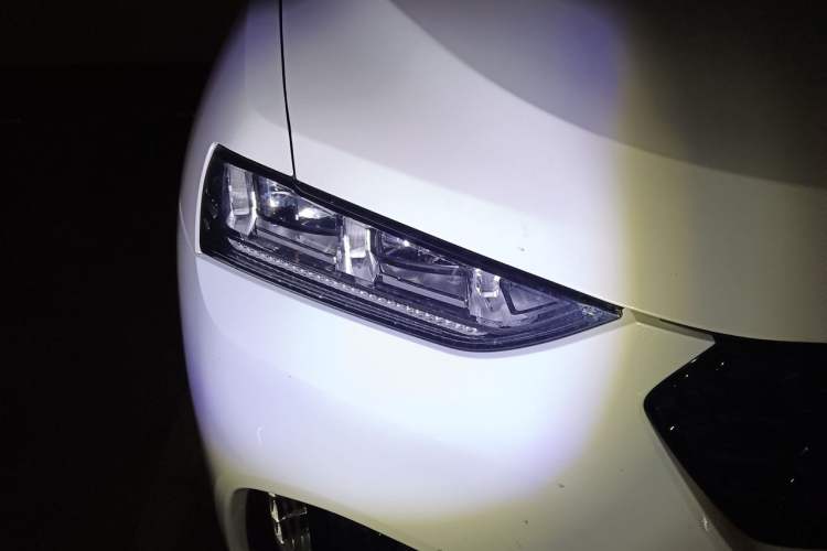 Used Wey VV7 2017 2.0T Flagship Model Right Front Headlight