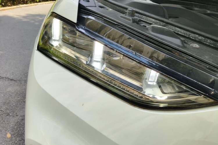 Used Wey VV7 2017 2.0T Flagship Model Right Front Headlight