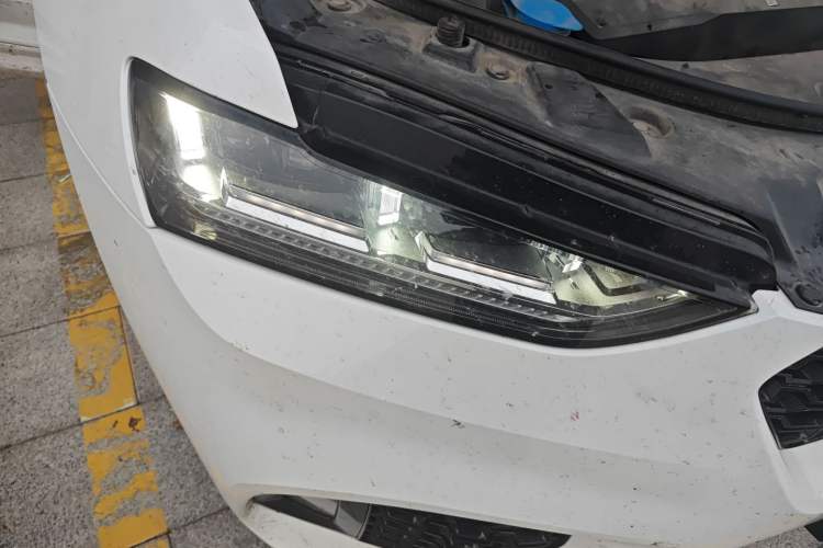 Used Wey VV7 2017 2.0T Flagship Model Right Front Headlight