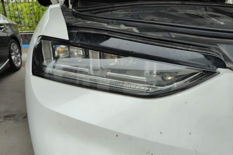 Used Wey VV7 2017 2.0T Luxury Model Right Front Headlight