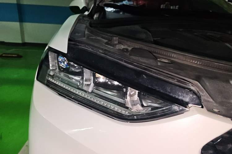 Used Wey VV7 2017 2.0T Ultra-Luxury Version Right Front Headlight