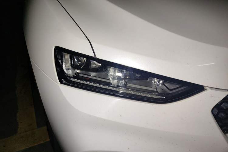 Used Wey VV7 2017 2.0T Flagship Model Right Front Headlight