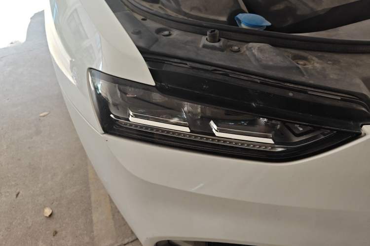 Used Wey VV7 2017 VV7c 2.0T Flagship Model Right Front Headlight