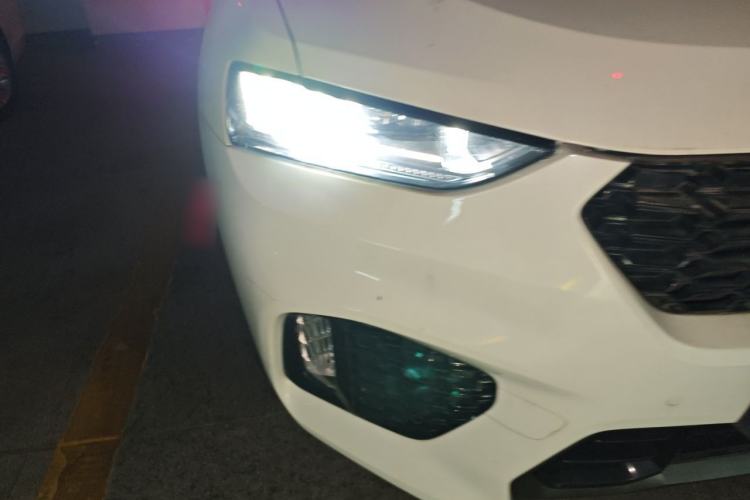 Used Wey VV7 2017 2.0T Ultra-Luxury Version Right Front Headlight