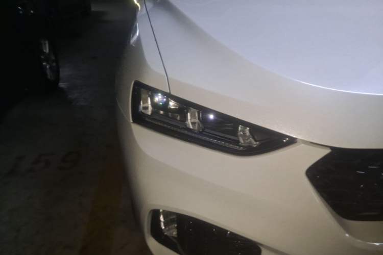 Used Wey VV7 2017 2.0T Flagship Model Right Front Headlight
