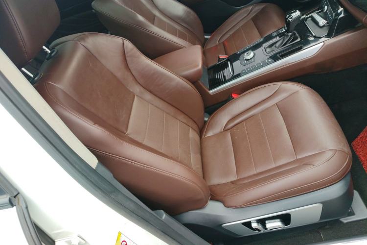 Used Wey VV7 2017 2.0T Flagship Model Right Front Seat