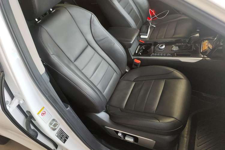 Used Wey VV7 2017 2.0T Flagship Model Right Front Seat