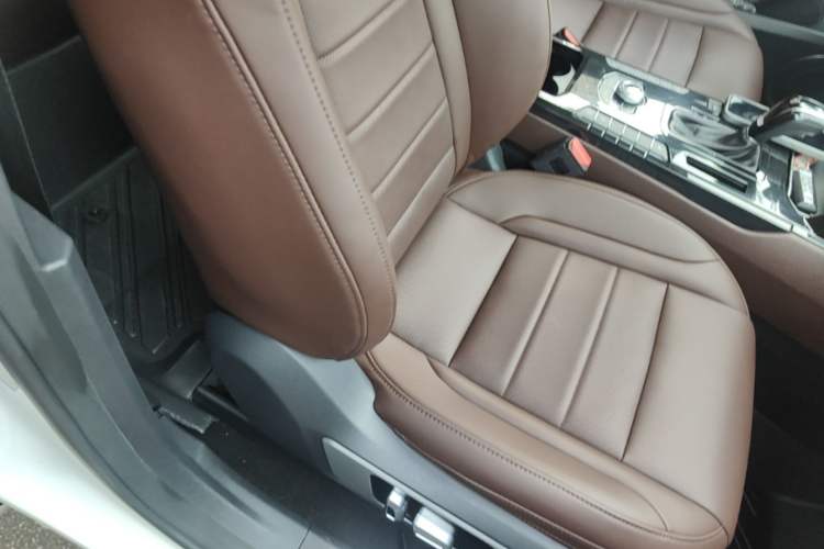 Used Wey VV7 2017 2.0T Ultra-Luxury Version Right Front Seat