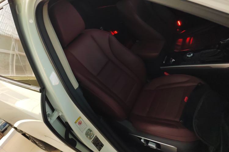 Used Wey VV7 2017 2.0T Flagship Model Right Front Seat