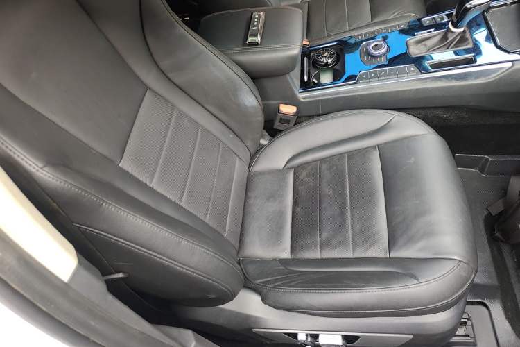 Used Wey VV7 2017 2.0T Flagship Model Right Front Seat