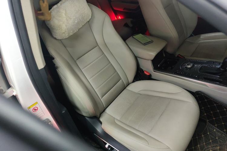 Used Wey VV7 2017 2.0T Ultra-Luxury Version Right Front Seat