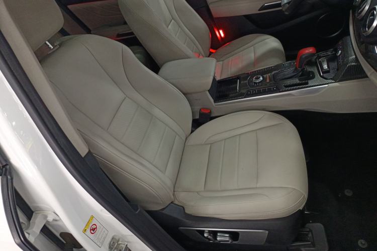 Used Wey VV7 2017 2.0T Ultra-Luxury Version Right Front Seat