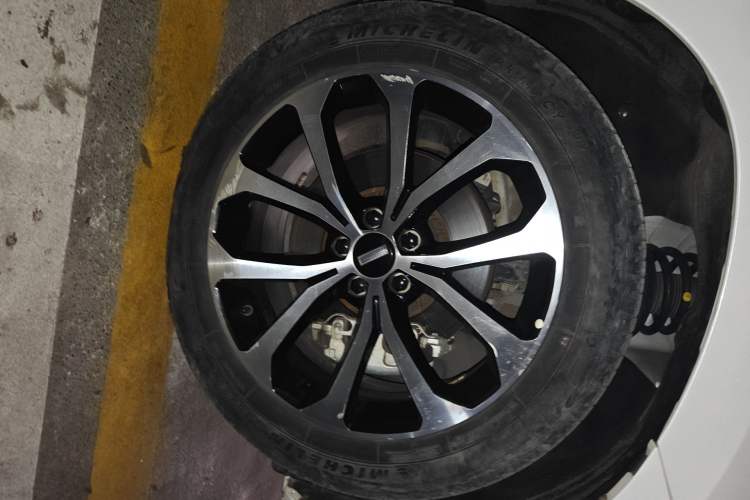 Used Wey VV7 2017 2.0T Ultra-Luxury Version Right Front Wheel Hub