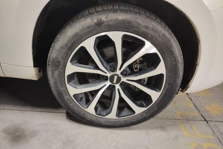 Used Wey VV7 2017 2.0T Ultra-Luxury Version Right Front Wheel Hub