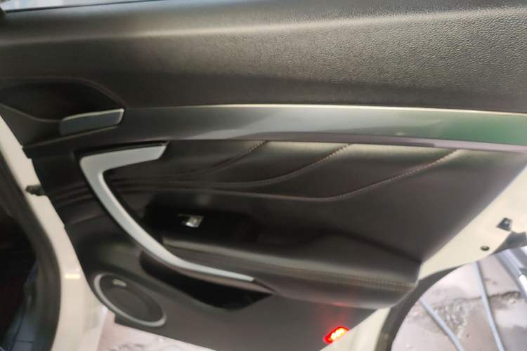Used Wey VV7 2017 2.0T Flagship Model Right Rear Door Interior