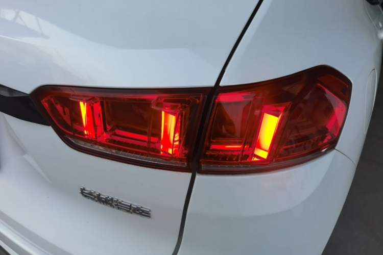 Used Wey VV7 2017 2.0T Ultra-Luxury Version Right Rear Taillight