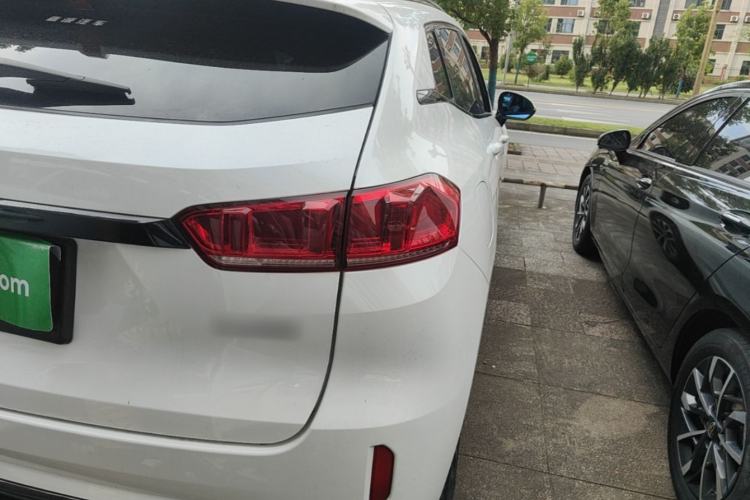 Used Wey VV7 2017 2.0T Ultra-Luxury Version Right Rear Taillight