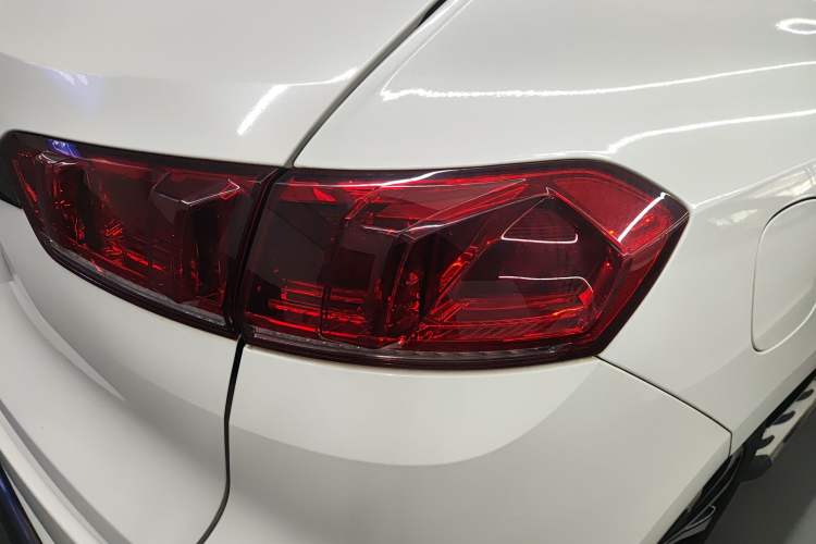 Used Wey VV7 2017 2.0T Ultra-Luxury Version Right Rear Taillight