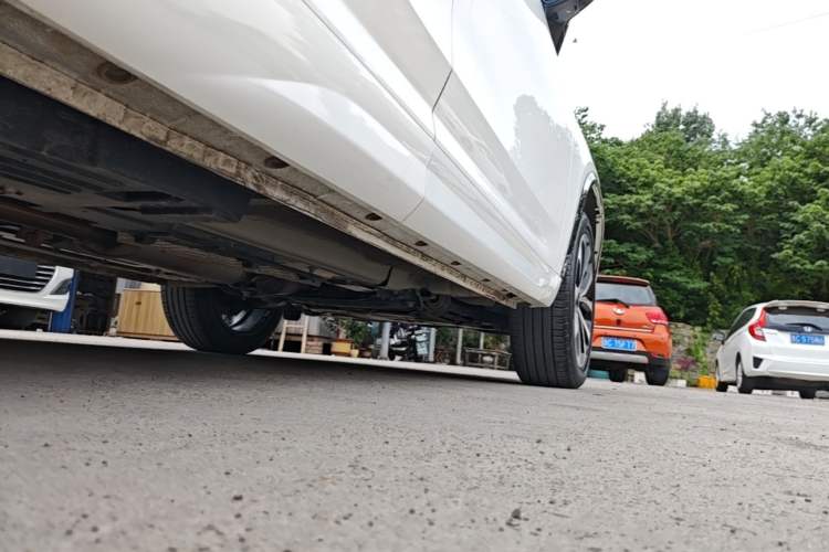 Used Wey VV7 2017 2.0T Ultra-Luxury Version Right Side Sill