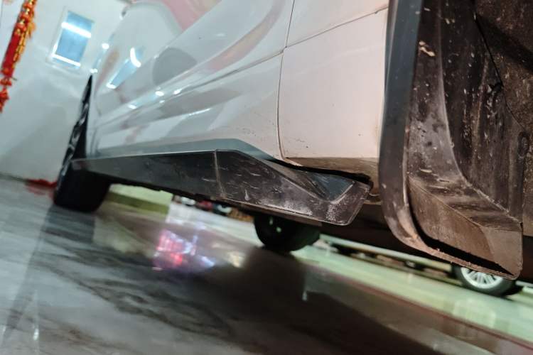 Used Wey VV7 2017 2.0T Flagship Model Right Side Sill