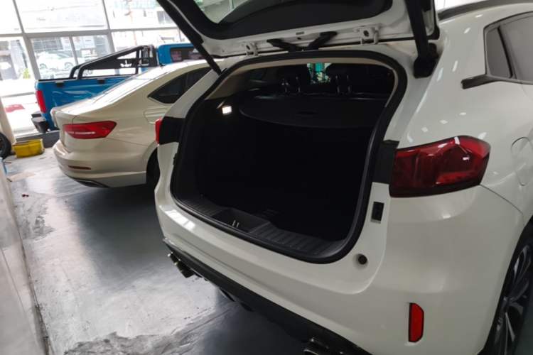 Used Wey VV7 2017 2.0T Ultra-Luxury Version Trunk