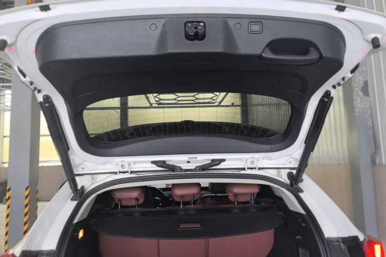 Used Wey VV7 2017 2.0T Flagship Model Trunk