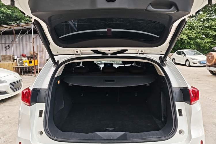 Used Wey VV7 2017 2.0T Ultra-Luxury Version Trunk