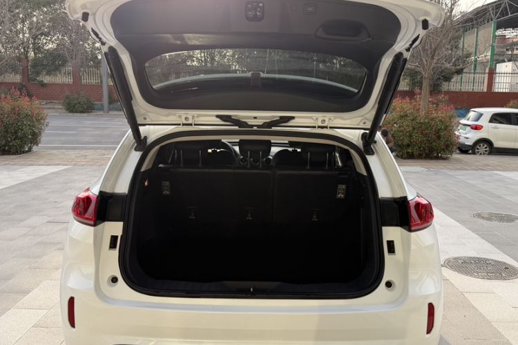 Used Wey VV7 2017 2.0T Flagship Model Trunk