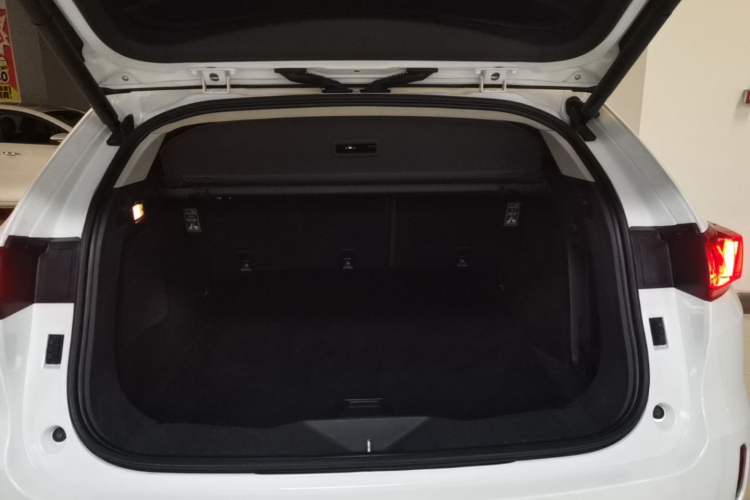 Used Wey VV7 2017 2.0T Flagship Model Trunk