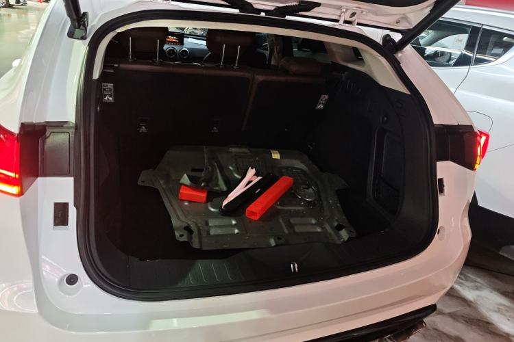 Used Wey VV7 2017 2.0T Flagship Model Trunk