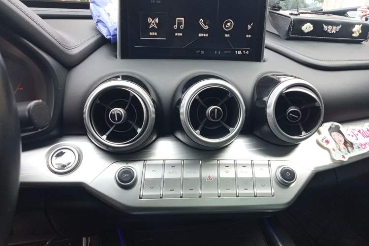 Used Wey VV7 2019 Upgraded Model 2.0T Flagship Version China V Standard Audio And AC Panel