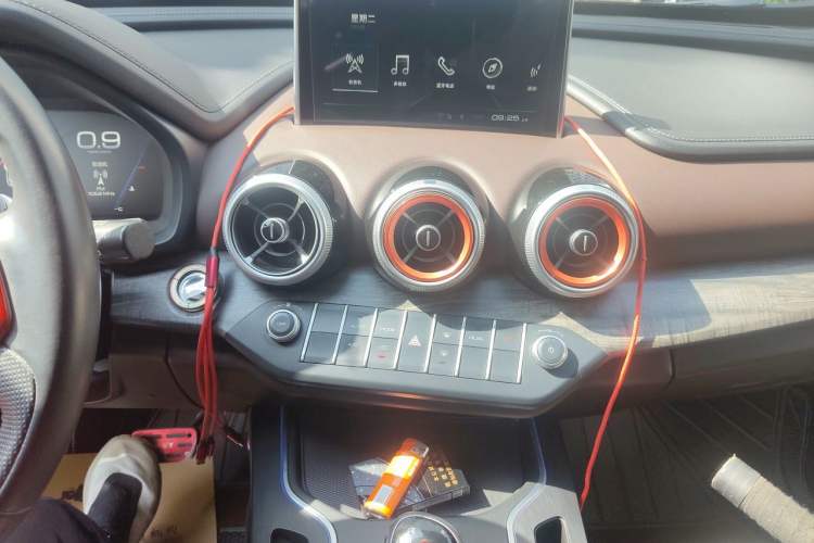 Used Wey VV7 2019 Upgraded Model 2.0T Luxury Version China V Standard Audio And AC Panel