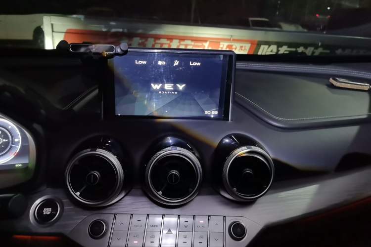 Used Wey VV7 2019 Upgraded Model 2.0T Flagship Version China V Standard Audio And AC Panel