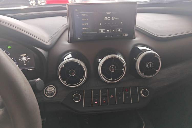 Used Wey VV7 2019 Upgraded Model 2.0T Flagship Version China V Standard Audio And AC Panel