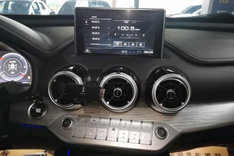 Used Wey VV7 2019 Upgraded Model 2.0T Flagship Version China V Standard Audio And AC Panel