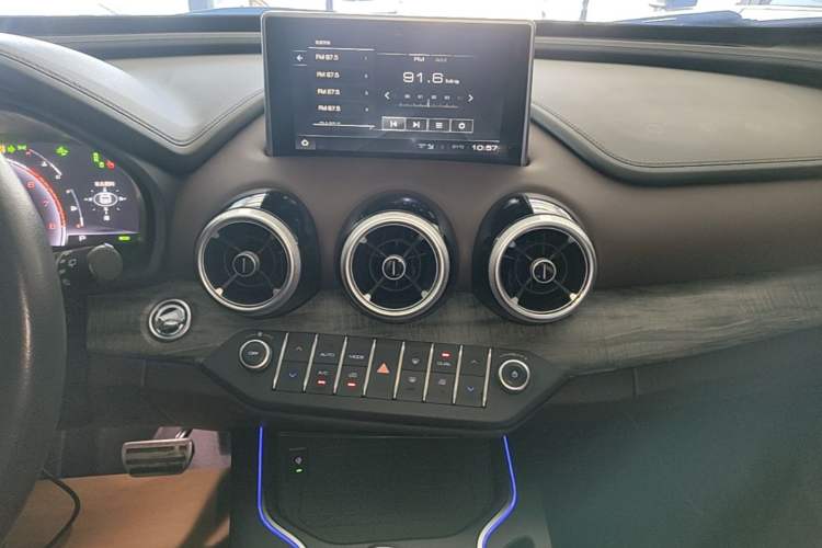 Used Wey VV7 2019 Upgraded Model 2.0T Flagship Version China V Standard Audio And AC Panel