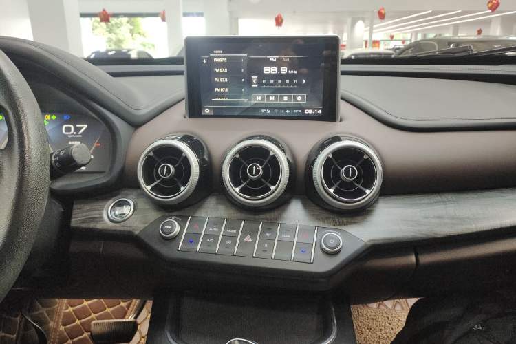 Used Wey VV7 2019 Upgraded Model 2.0T Ultra-Luxury Version China VI Standard Audio And AC Panel