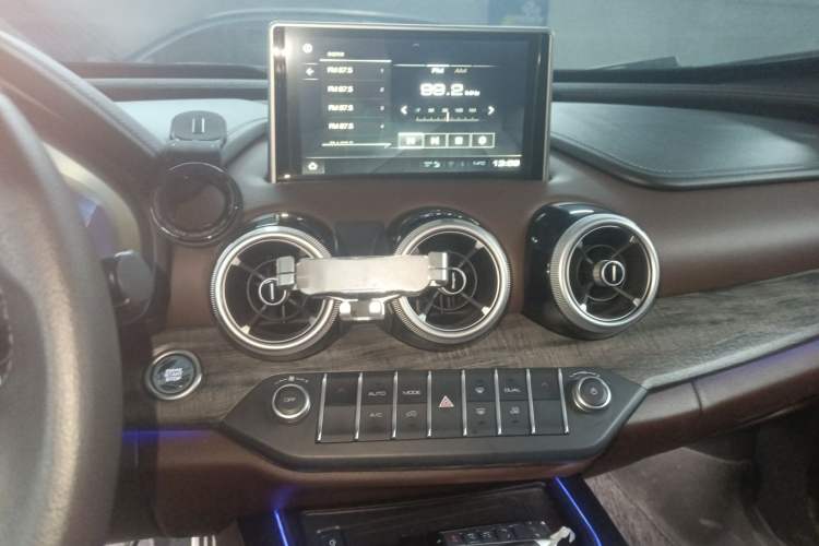 Used Wey VV7 2019 Upgraded Model 2.0T Flagship Version China V Standard Audio And AC Panel