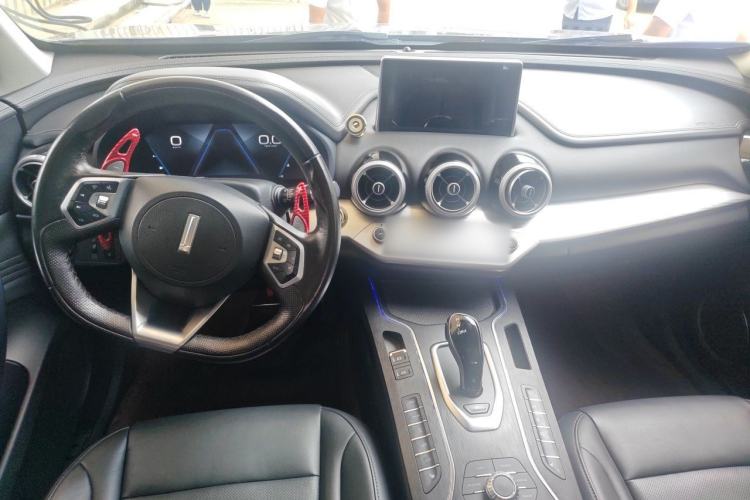Used Wey VV7 2019 Upgraded Model 2.0T Ultra-Luxury Version China VI Standard Center Console