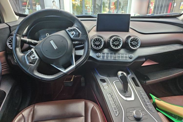Used Wey VV7 2019 Upgraded Model 2.0T Ultra-Luxury Version China VI Standard Center Console