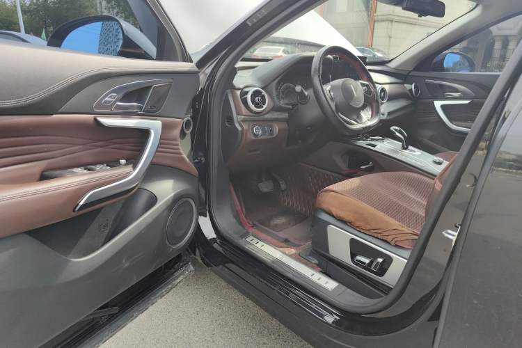 Used Wey VV7 2019 Upgraded Model 2.0T Ultra-Luxury Version China VI Standard Driver Seat