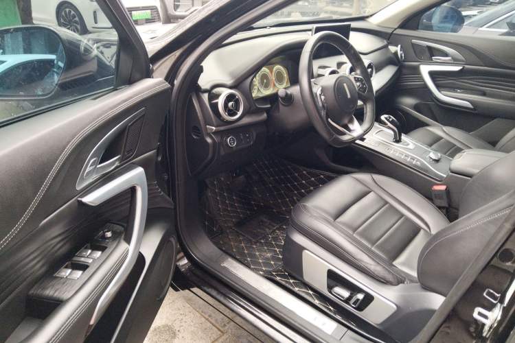 Used Wey VV7 2019 Upgraded Model 2.0T Ultra-Luxury Version China V Standard Driver Seat