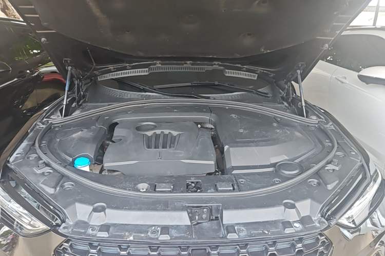 Used Wey VV7 2019 Upgraded Model 2.0T Flagship Version China VI Engine Bay