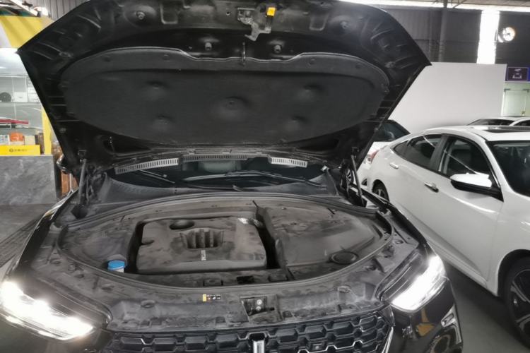 Used Wey VV7 2019 Upgraded Model 2.0T Flagship Version China V Standard Engine Bay