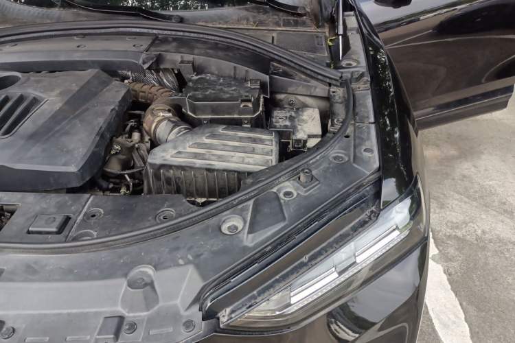 Used Wey VV7 2019 Upgraded Model 2.0T Flagship Version China V Standard Engine Bay Left
