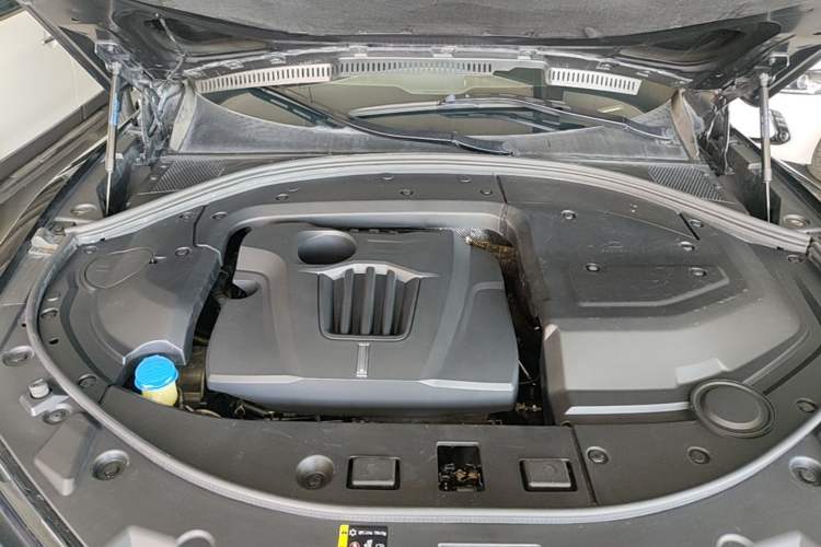 Used Wey VV7 2019 Upgraded Model 2.0T Flagship Version China V Standard Engine Bay