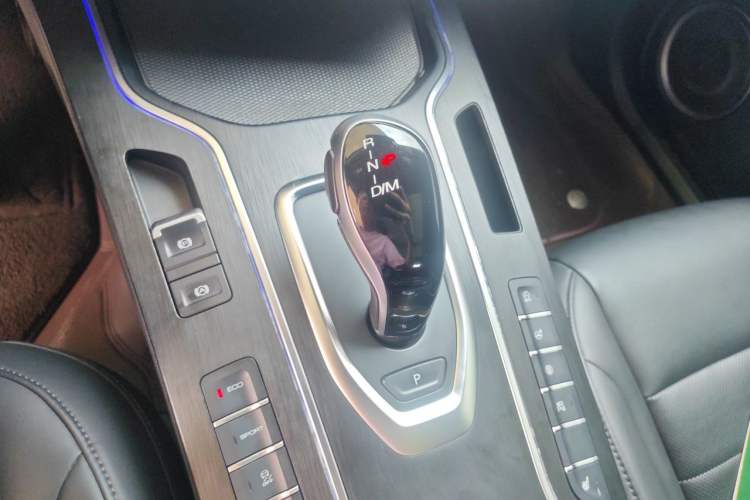 Used Wey VV7 2019 Upgraded Model 2.0T Ultra-Luxury Version China VI Standard Gear Lever