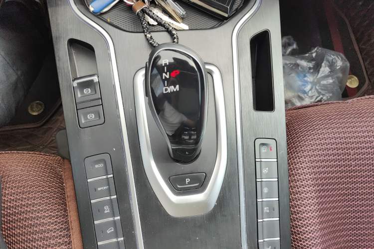 Used Wey VV7 2019 Upgraded Model 2.0T Ultra-Luxury Version China VI Standard Gear Lever